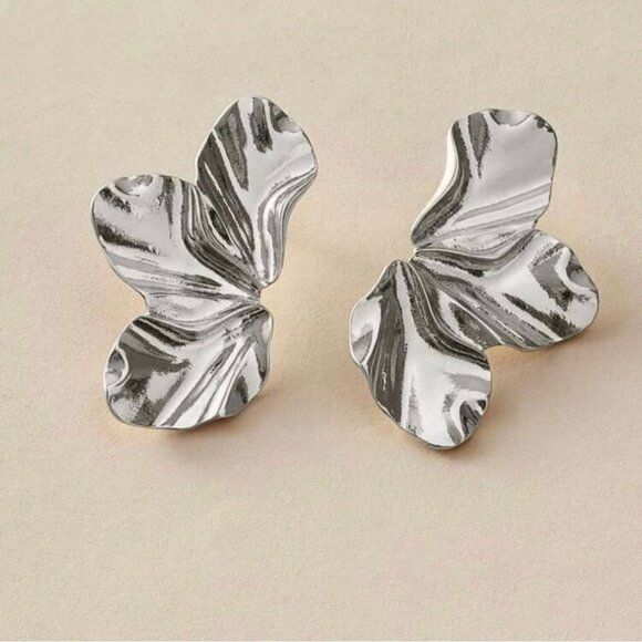Big Silver stud earrings statement bold large petal chunky minimalist dainty - Picture 4 of 5